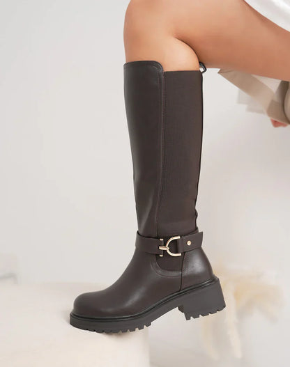 Botas altas marrones con banda elástica y detalle dorado